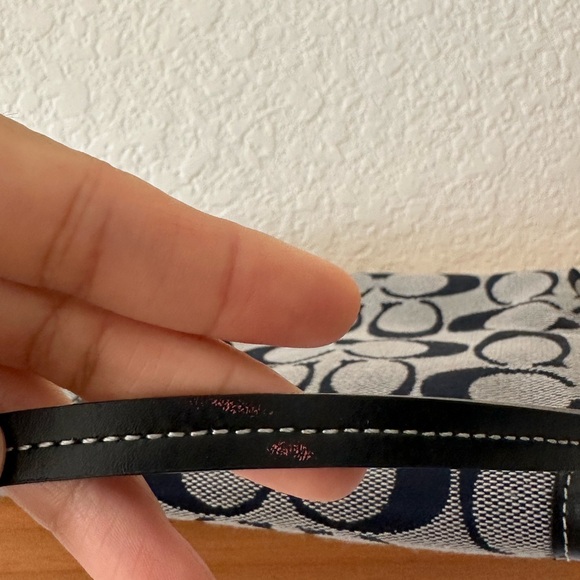 Vintage Coach Signature Sufflette Hand Bag in Navy and Black Leather - Picture 11 of 11